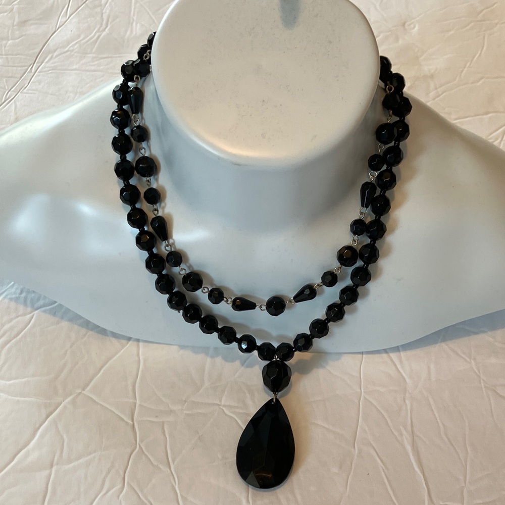 Black fashion necklace